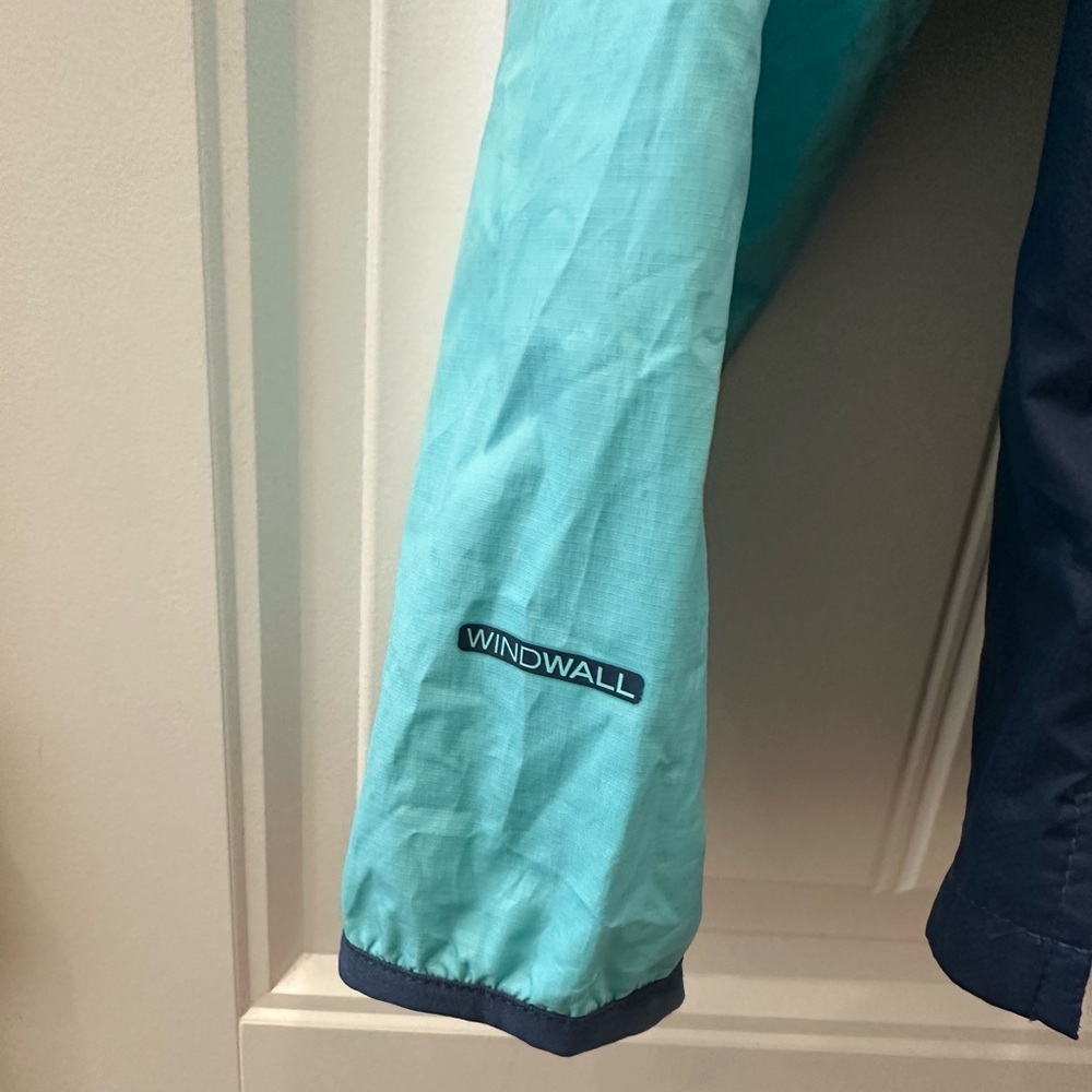 North face girls rain jacket - Picture 4 of 4